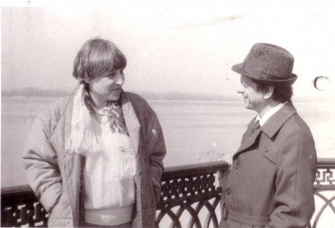 Юнна Мориц и Владимир Дегтярев на набережной. Куйбышев, апрель 1988 г.