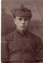 Дегтярев Николай Александрович в буденовке. 1926 г.