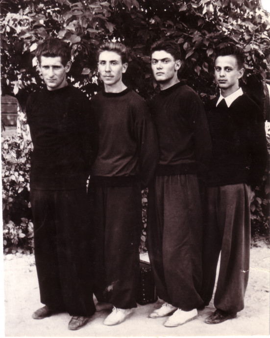 Июль 1953 г. Первенство РСФСР юношей по легкой атлетике. г. Воронеж.  Эстафета 4х100 м. Сборная г. Куйбышева: 1) Комисаренко, 2)