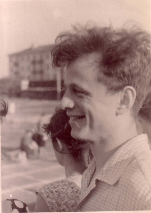 Владимир Дегтярев на стадионе.
